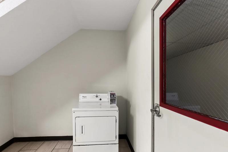 RLIS_Caseyville_Laundry - 2E7DDD71-3438-49CD-A723699148B5BA73