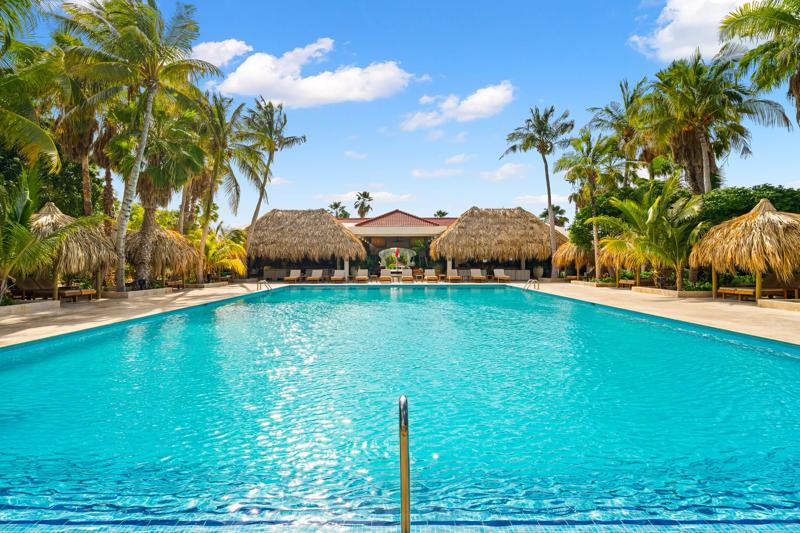 SHR_LivingstoneCuracao_Pool_7 - 2EA427A0-9495-4645-91D36B1298AEDAD8