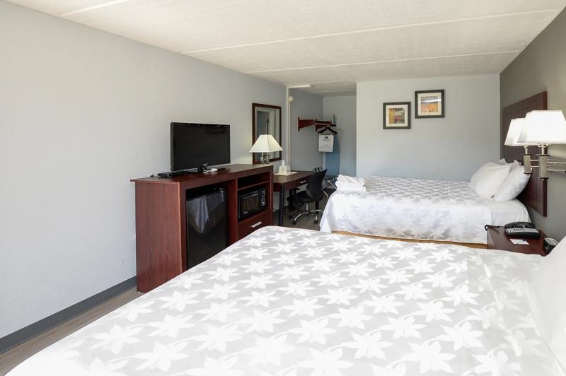 ABVI_CentalValleyNY_GuestRooms_Two Doubles_Room Amenities - 2EE7A2C5-7B1F-4EB6-88DD8DDB01FF5756