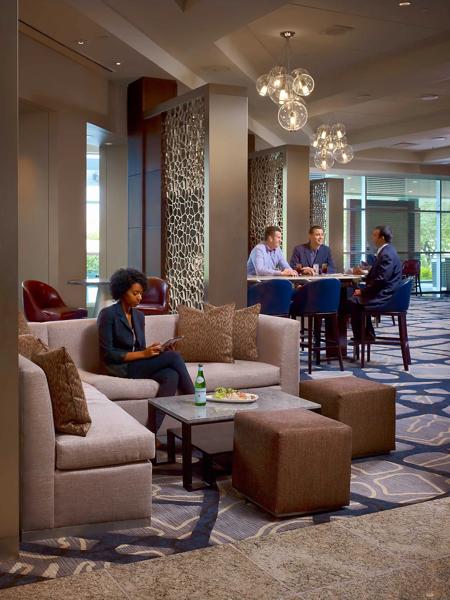 TRS_HoustonGalleria_Dining_AxisLounge_ComfortableSeating_Lifestyle_2