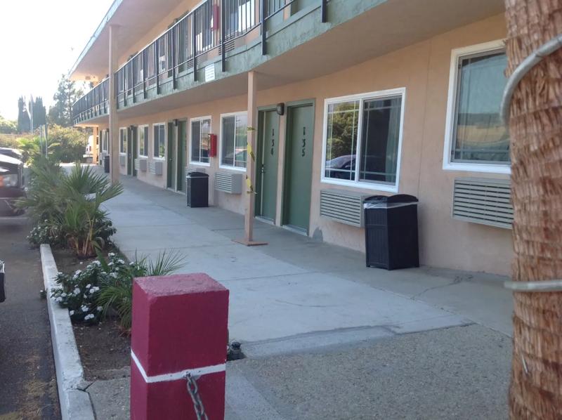 ABVI_ThousandOaksCA_Exterior_Side - 2F43EA3D-B8C4-4BB8-A076E4AEAC91418C