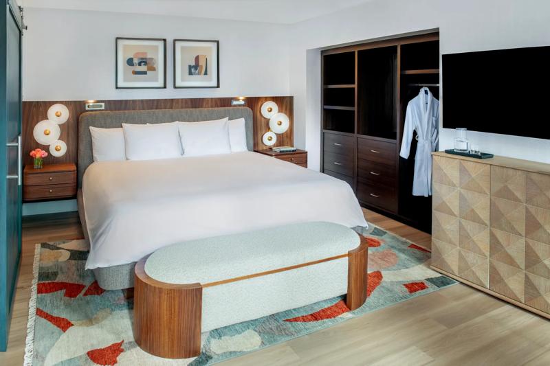 Rooms & Suites at The Fifty Sonesta Hotel New York