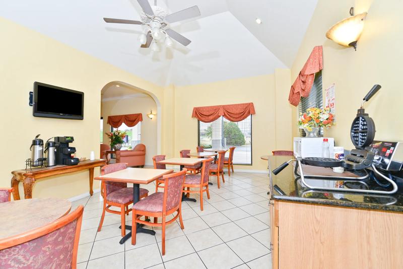 ABVI_HillsboroTX_Dining_Breakfast Area_Seating - 2F666F2A-153B-4D30-96802738D05C54E1