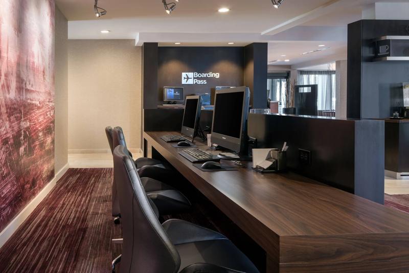 SEL_LosAngelesLAXElSegundo_Amenity_BusinessCenter - 2F6C7450-95F4-42BC-83927045CE779E3B