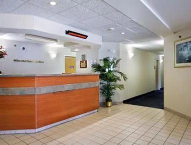 ABVIS_Racine_WI1772_Lobby - 2FBC030C-549D-4687-B8867AFA3B768863