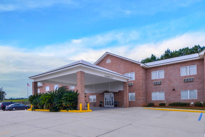 ABVI_WigginsMS_Exterior_Front_Porte Cochere.jpg - 2FEAD9F1-FBA2-4C97-861F18A6B9D742BE