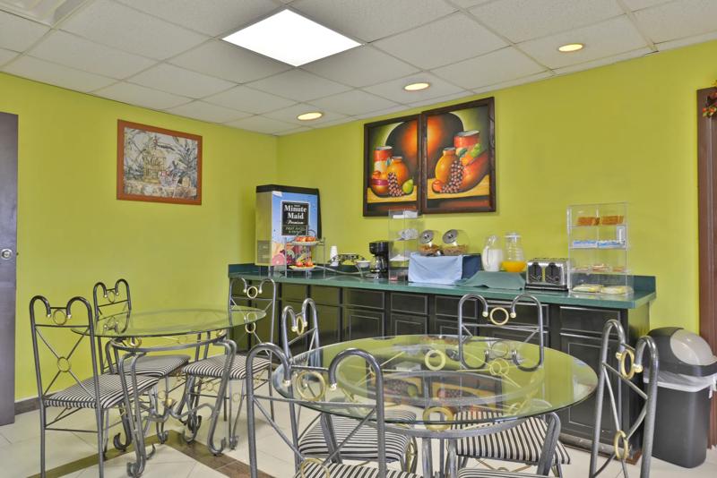 ABVI_HaltomCity_TX5419_BreakfastArea - 30502937-9219-4F29-9248A4D3FB04C7DD