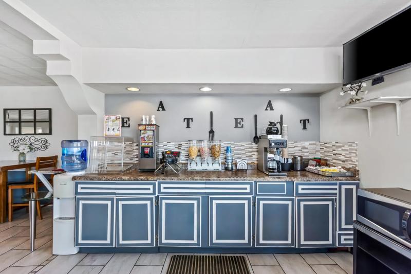 ABVI_WilliamstownKY_Dining_Breakfast Area_Buffet - 30B5F009-0196-45E1-844436392D267EAF