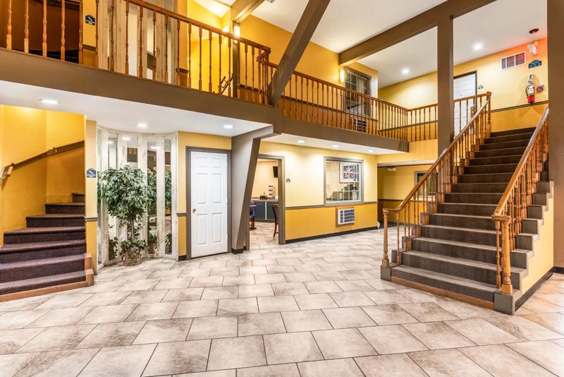 ABVI_SearcyAR_Lobby_Open Foyer_Staircases - 32010DC2-22FD-44A8-8FD09D847454503F