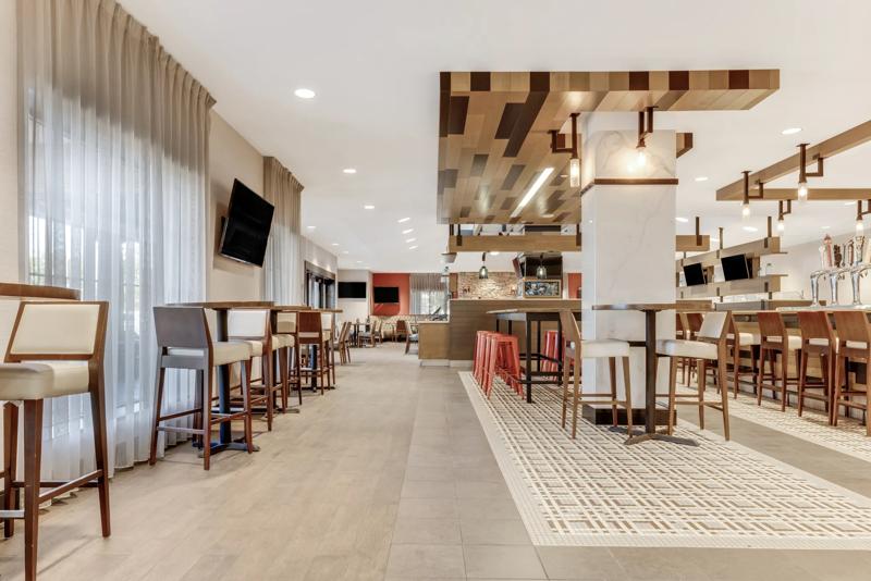 SHR_AnaheimResortArea_Dining_TheBurgerPlace_1 - 32367FE7-1C45-48D5-A48BD5754DC6A0E4