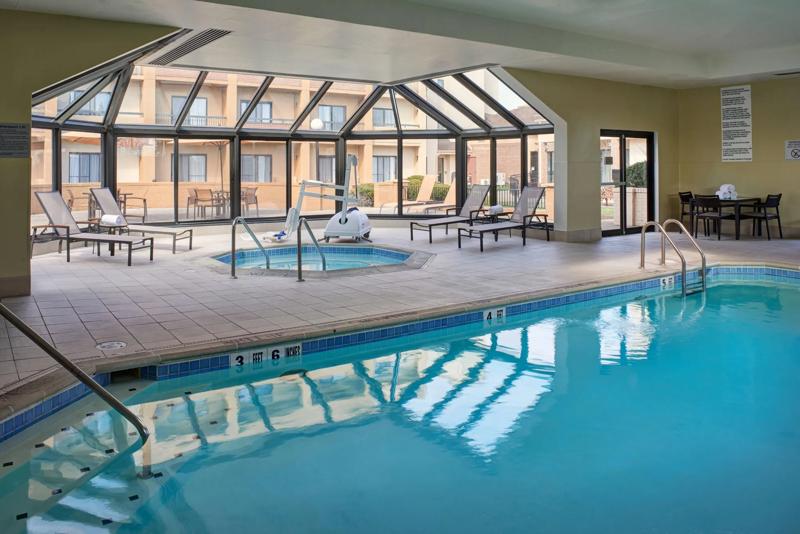 SEL_IndianapolisCarmel_Amenity_IndoorPoolWithWhirlpool - 32D25E94-DFA6-4374-87A08A08249E7BEB