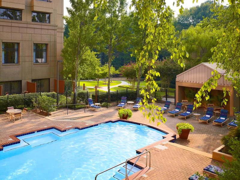 SHR_GwinnettPlaceAtlanta_Amenity_OutdoorPool - 33109381-4F7B-4504-8B4E04EC1C89A7F7
