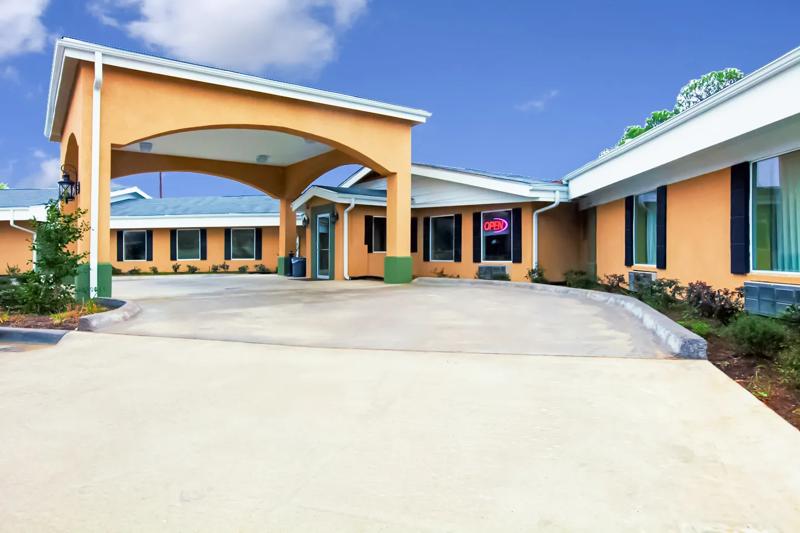 ABVI_CaldwellTX_Exterior_Drive Up - 3312BEBC-C966-42AB-923BC908A34F8868