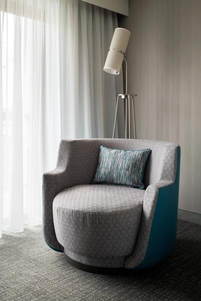 SEL_LosAngelesLAXElSegundo_GuestRoom_SeatingArea - 33147DF9-2233-46AF-B1FAC8FD4218F0F6