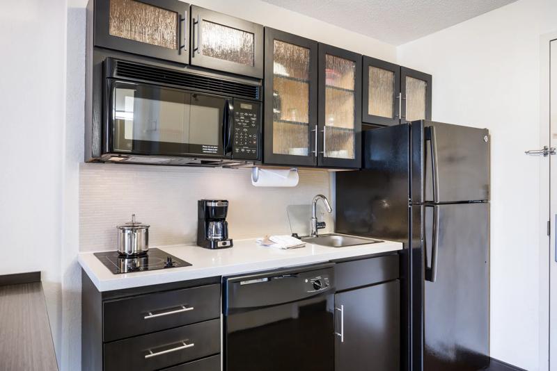 SIM_Jacksonville_GuestRooms_Kitchen - 33D420EA-FB7E-4521-A0377965862BB607
