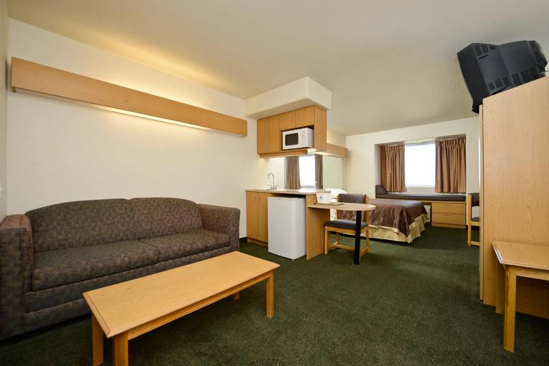 ABVI_AdaOK_GuestRooms_Queen Suite_Room - 345CB629-B34E-4F3A-919E2C8B5EA8E407