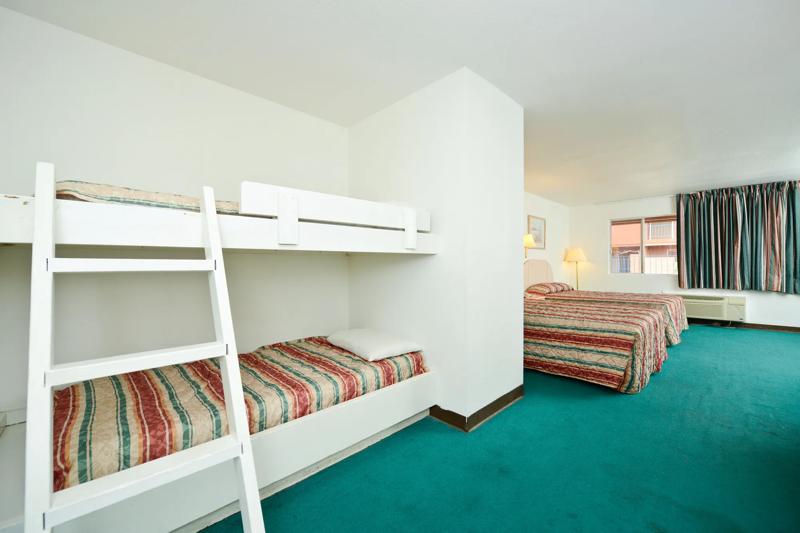 ABVI_EloyCasaGrandeAZ_GuestRooms_Family Suite_Bunks - 34C63837-0173-4854-A7CD42AD17CFD889