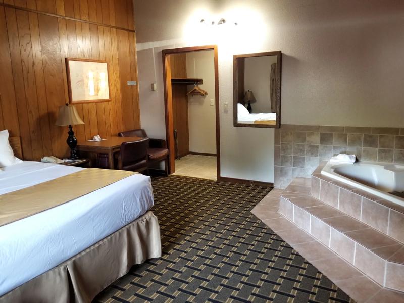 ABVI_HinckleyMN_GuestRooms_Jacuzzi Suite_Jacuzzi - 355DD637-E147-4440-814A643750C42ABE