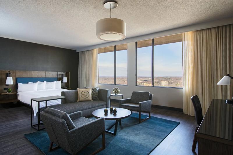 SHR_NashvilleAirport_GuestRoom_JuniorSuite_LivingArea - 35A70B2E-FFE6-4E26-963C1CF8994C970B