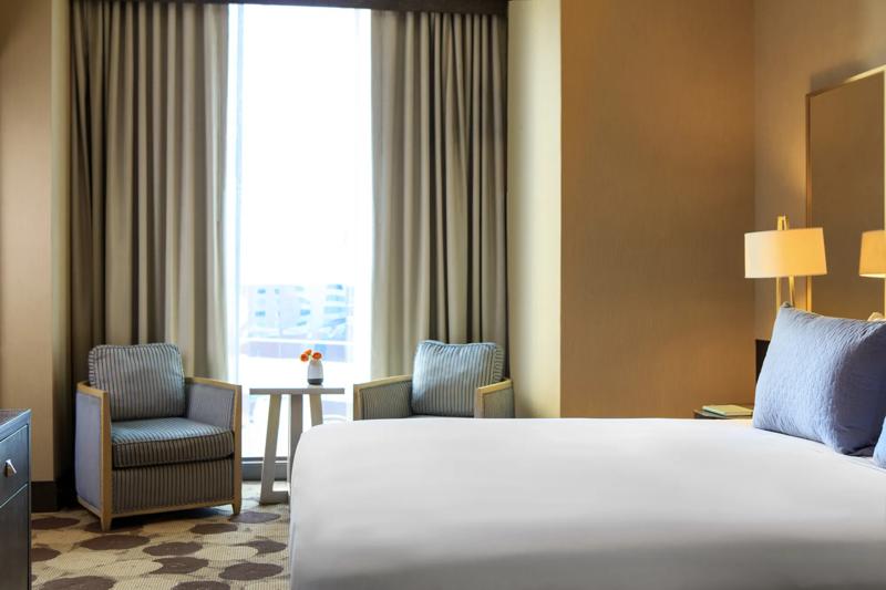 TRS_ChicagoRiverNorth_GuestRooms_Luxury Spa King Suite_Seating - 360E06E1-DE23-4496-977BDA7CF3D44934