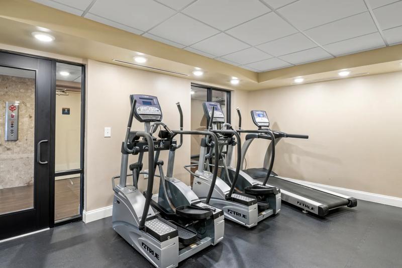 RLH_Charlotte_NC5086_Fitness - 36403216-7F2F-4620-B1B94DD4E6C2B508