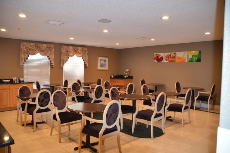 ABVI_RaleighNC_Dining_Breakfast Area - 366BFF62-E73F-4FD0-8DACF2120F100295