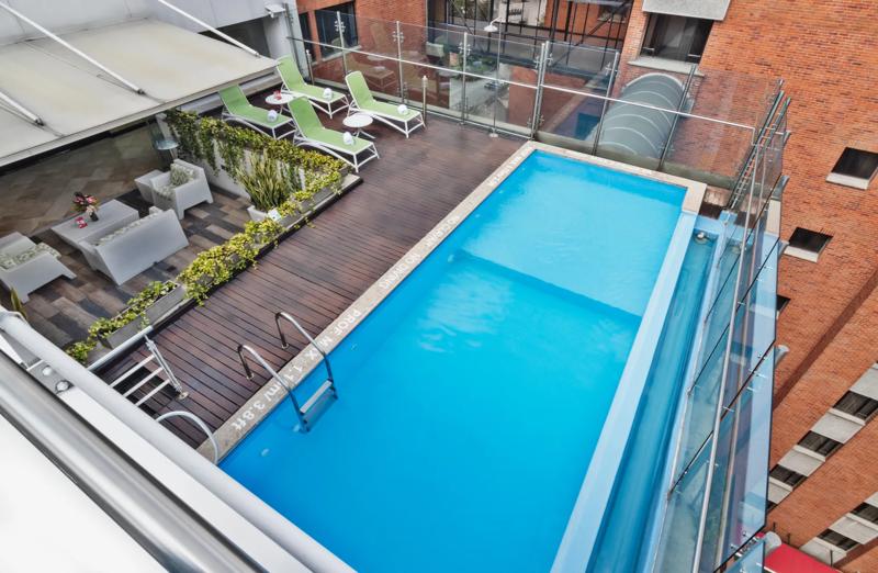 SHR_CaliColombia_Piscina_01 - 36C3AD88-E430-4565-8FA0A3AEF587B918