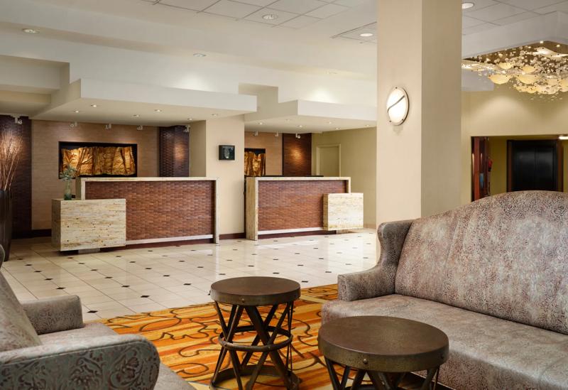 SHR_NashvilleAirport_Lobby_FrontDesk - 37A5CFCB-5577-467F-B9144336765336F1