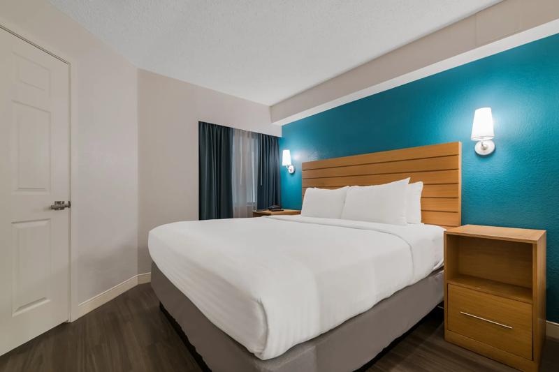 SES_OrlandoInternationalDrive_GuestRoom_Queen_Bedroom_1 - 37B727B3-09CD-4E9B-BAC2E787B6010BE8