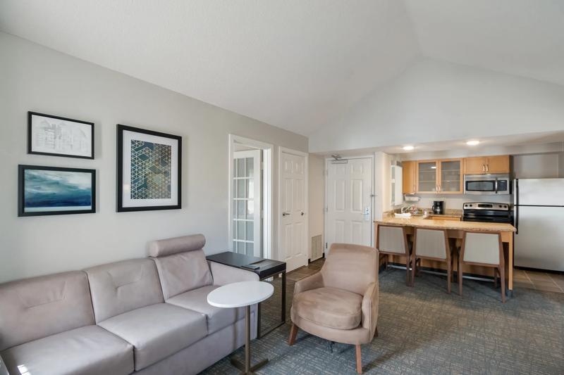 SES_HuntingtonBeachFV_GuestRoom_TwoBedroomSuiteTwoKings_LivingSpaceKitchen - 37F6DE27-C41F-465D-97364F009EC3FF00