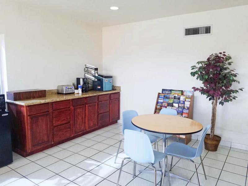 ABVI_EloyCasaGrandeAZ_Dining_Breakfast Area - 37FC28B3-4140-467D-A723ED04F384C618