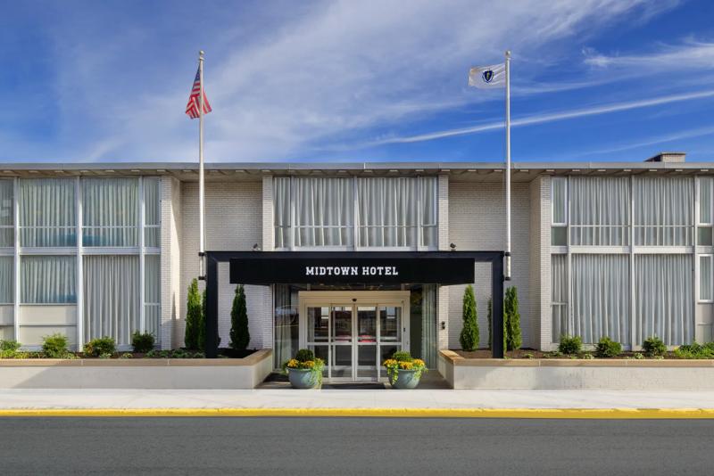 MOD_TheMidtownHotel_Exterior_MG_4406F (cropped) - 38141137-5E4D-40EB-881AF65E71738D64