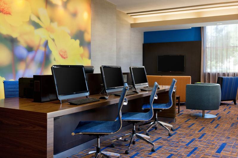 SHR_Emeryville_Amenity_BusinessCenter - 3818437D-30FD-42F9-8E45EBD7F5E28AC4