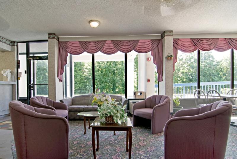 ABVI_ClarksdaleMS_Lobby_Seating - 38509A5D-4BC6-487D-9255BDE48E9925BA