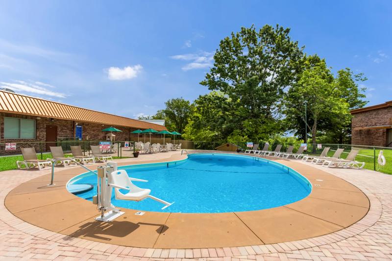 RLIS_Branson_Pool - 385CBB65-956F-43CF-9E26370970291EC5