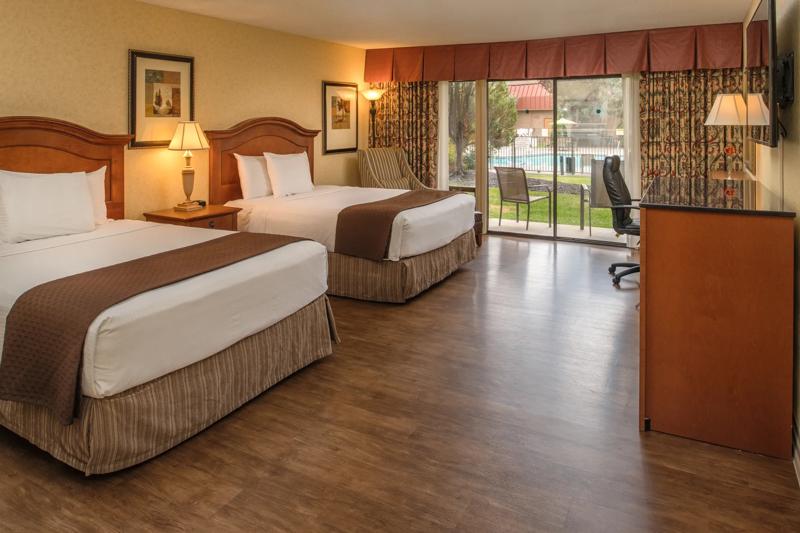 RLH_PascoAirport_WSPSCO_Room Double Queen Pool-1 - 386589FE-9090-4E20-BD09944B3F5DA1AF