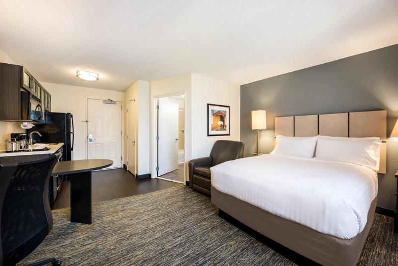SIM_Brand_GuestRooms_Studio_Bed - 38677BD2-8EBB-45E2-9CD68C2E413CE284