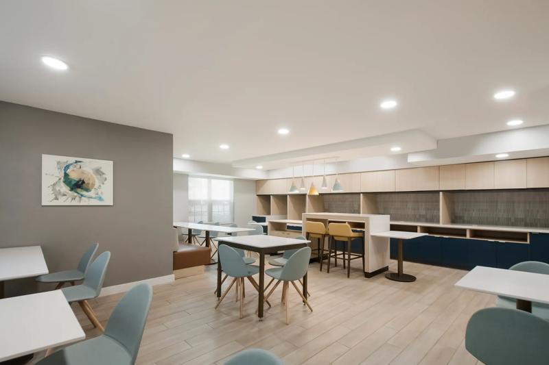 SIM_FallsChurch_Dining_Breakfast Area - 38A8E32B-8BE6-4E80-904E7CA06008032D