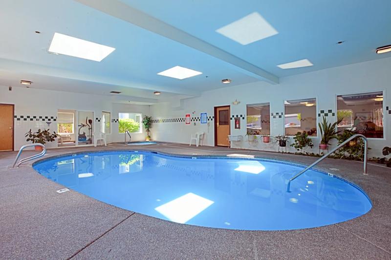 ABVI_ForestGroveHillsboro_Amenities_Pool - 38B30D59-9023-41DF-9543047C9D1CDFB3