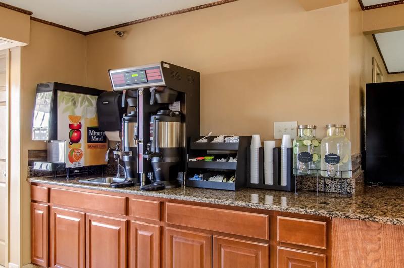 ABVI_FtCollinsECO_Dining_Breakfast Area_Beverages - 38D7B531-6F26-406C-BC9A321EFAB3C132
