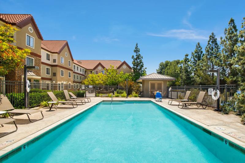 SES_SanDiegoRanchoBernardo_Amenity_OutdoorPool_1 - 39AC4003-8F3E-4BB9-95BEEABDF2CEAA3F