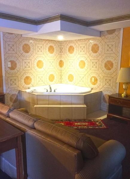 ABVI_PottstownPA_GuestRooms_King with Jacuzzi_Jacuzzi_VT - 39C6112D-ABC6-47CC-9AF091795A22E319