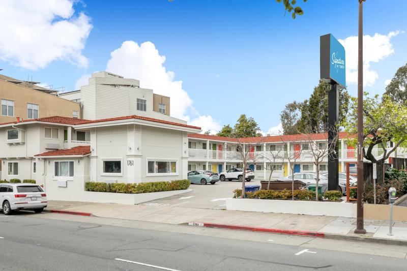 SIG_Berkeley_Exterior Entrance (2) - 39CB742B-AA8F-445B-9DB809F7D4B809A8