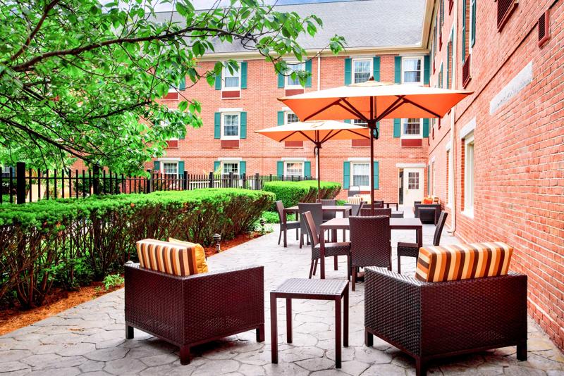 SEL_BostonDanvers_Amenities_Terrace - 3A1D27A4-430B-4B81-A18E15B2165BF111