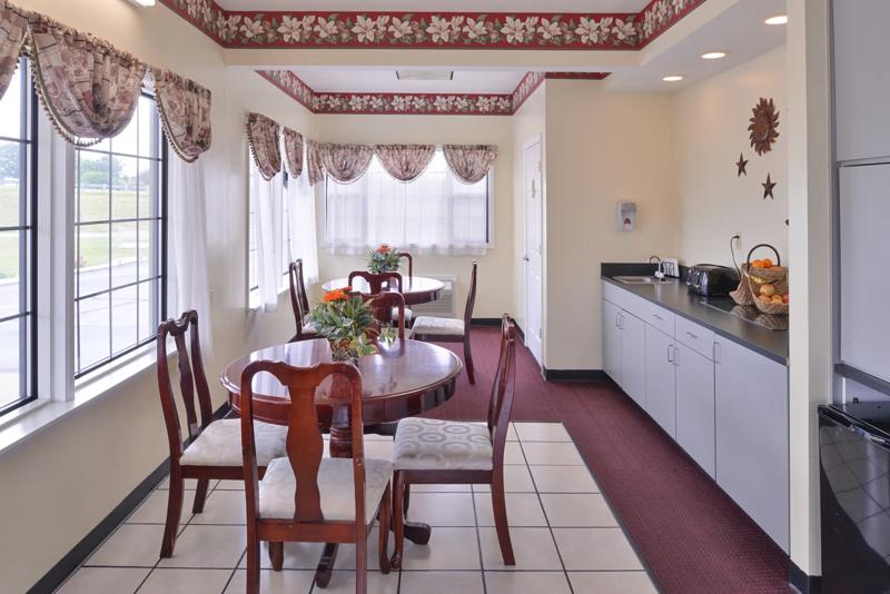 ABVI_WildersvilleTN_Dining_Breakfast Area_Tables - 3ACD837A-9ECE-4202-BDE0F425F0FED52D