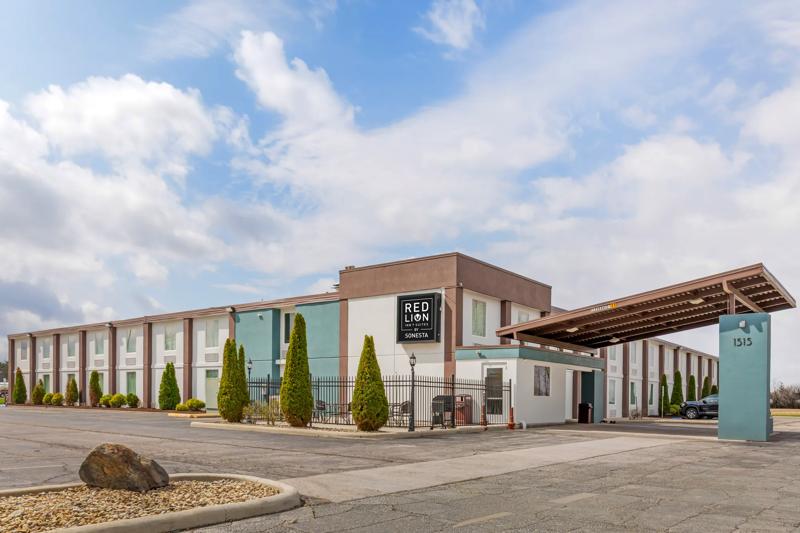 Red Lion Inn & Suites Bucyrus North