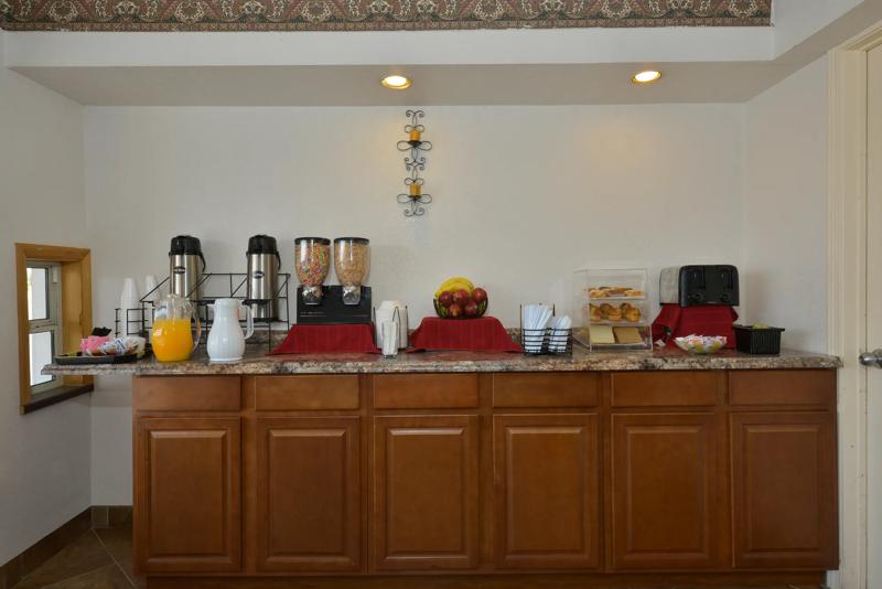 ABVI_SantaRosaNM_Dining_Breakfast Area_Buffet - 3AF8B6CA-86E8-4A7C-9FF5ECC7D37AC2FE