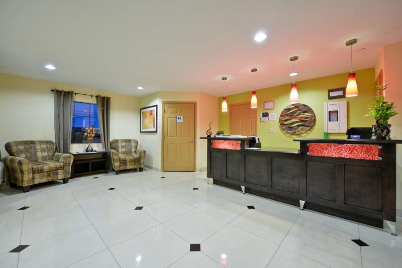 ABVI_LakeCharlesExit11LA_Lobby_Front Desk - 3B08D0B4-CDAA-4A86-B3BBFC48462B5873