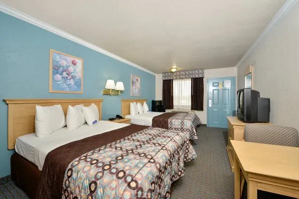 ABVI_HoustonHobbyAirportTX_GuestRooms_Two Queens_Room - 3B8BCD39-3399-4D1A-9A63A604F6D69294