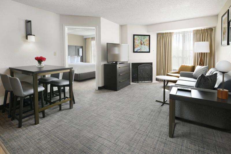 SES_DallasRichardson_GuestRoom_5 - 3BCCBCEF-5548-4285-92126E7E4F3E6BBE